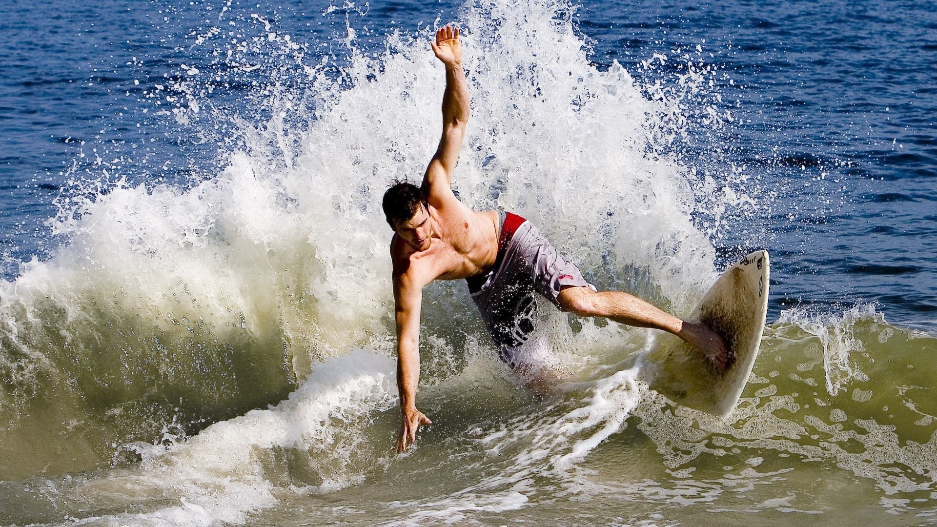 西甲国家德比硝烟未散，马里绝杀奥地利奏响命运交响曲